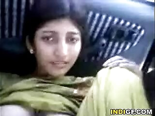 Indian Girl Shows Her Hairy Muff For A Free Rail
